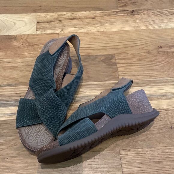 Bionica Gradie in olive suede size 9 - Picture 1 of 7